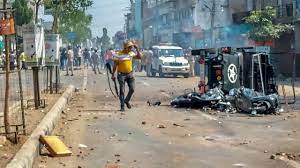 Gujarat  के जूनागढ़ में दरगाह हटाने के नोटिस पर बवाल भीड़ के पथराव में डीएसपी समेत चार पुलिसकर्मी घायल
                                                                                 