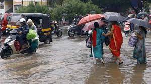 Weather बारिश में लापरवाही से खतरे में पड़ सकती है जान बिजली कड़के तो बरतें सावधानीऑरेंज अलर्ट जारी !

