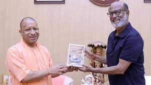 Lucknow: सीएम योगी व अभिनेता रजनीकांत को लेकर सोशल मीडिया में आपत्तिजनक पोस्ट दर्ज हुआ केस

