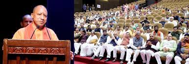  राइजिंग के बाद शाइनिंग यूपी: सीएम योगी ने पेश की बदले यूपी तस्वीर
 कहा- तुष्टि नहीं संतुष्टि को बनाया आधार