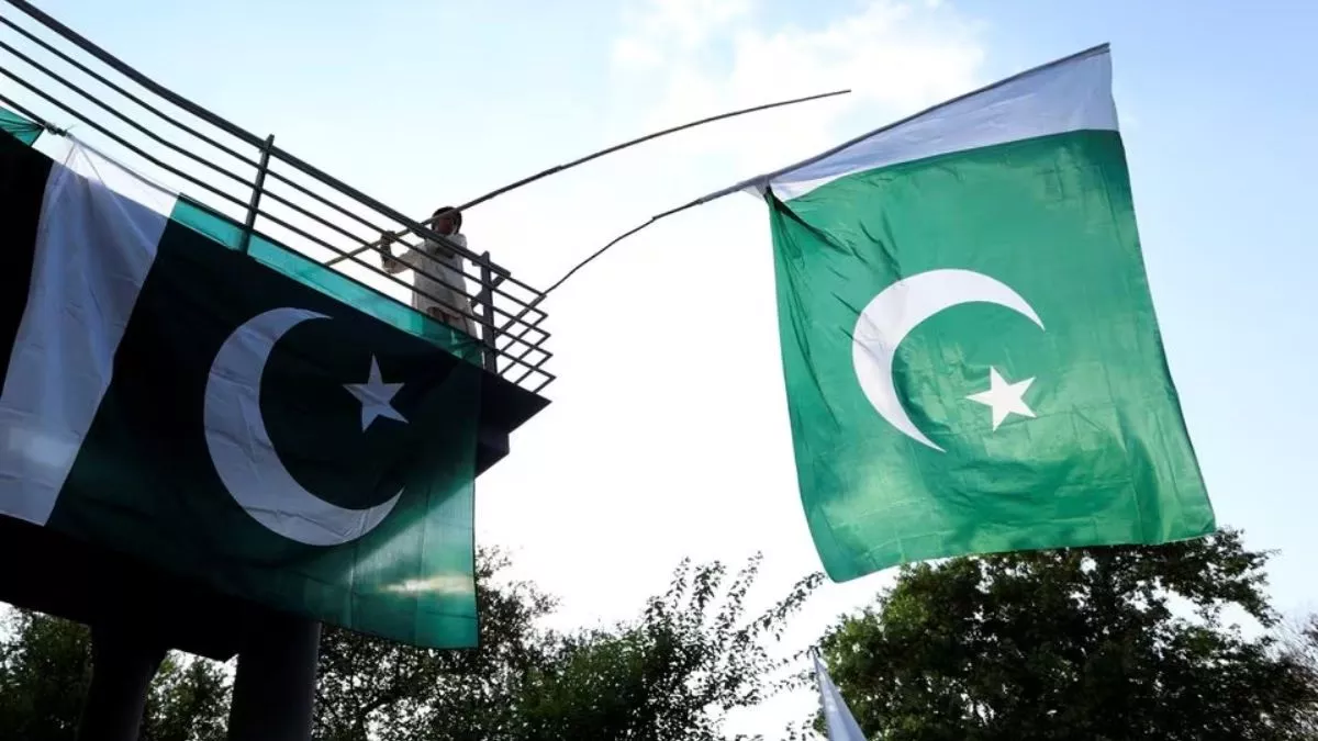 Pakistan: मतलब से भारत के आगे फिर गिड़गिड़ाने लगा पाकिस्तान कहा- हम तो अपनों को चोर कहते हैं
