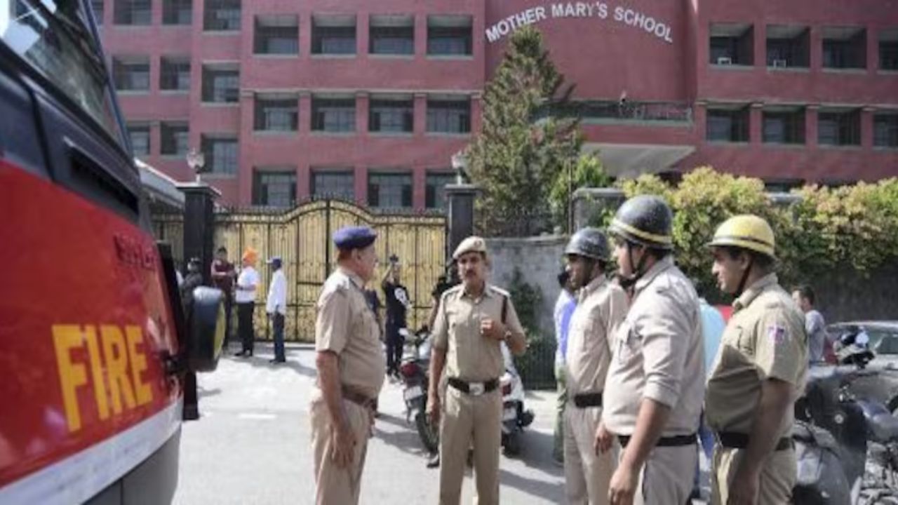 दिल्ली में बम: आज धरती पर आपका आखिरी दिन है हमने बिल्डिंग में ईमेल के लिए किया इस नेटवर्क का इस्तेमाल