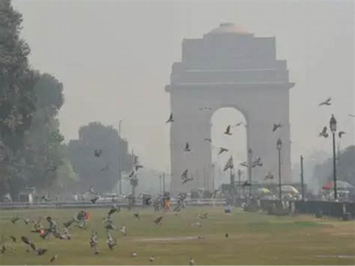 Delhi AQI Today: प्रदूषण बेहिसाब...जहर वाली धंधु से अगले दो दिन सावधान, एक्यूआई 400 के पार लोग हो रहे बीमार
