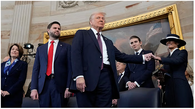 Donald Trump 2.0: राष्ट्रपति बनते ही ट्रंप के ताबड़तोड़ फैसले; जानें किन कार्यकारी आदेशों पर किए हस्ताक्षर
