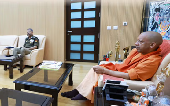 वसंत पंचमी स्नान: सीएम आवास के वॉर रूम में डटे रहे योगी, अधिकारियों से पल-पल लेते रहे स्नान का अपडेट

