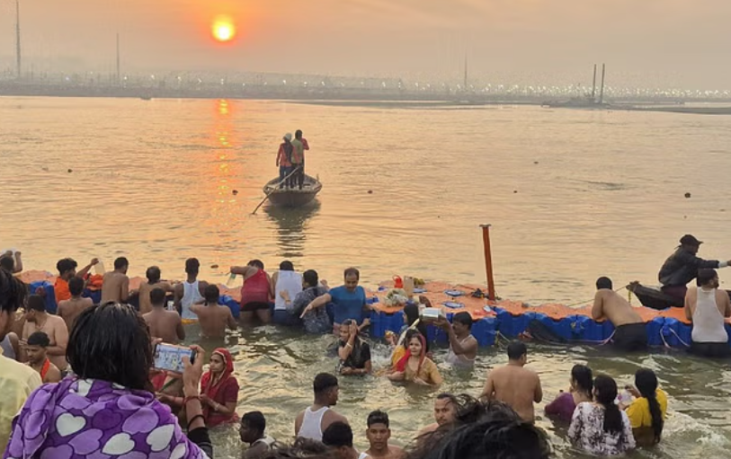 Mahakumbh: संगम तट पर आस्था की डुबकी श्रद्धालुओं का सैलाब महाशिवरात्रि पर जुटे श्रद्धालु; शानदार तस्वीरें
